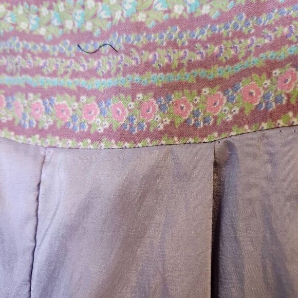 Lavender Embroidered Women's Cropped Pants - Picture 3 of 4